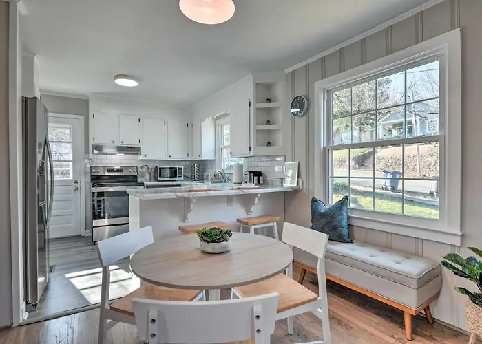 Holiday home Mid-century Modern In Ardmore Area! *