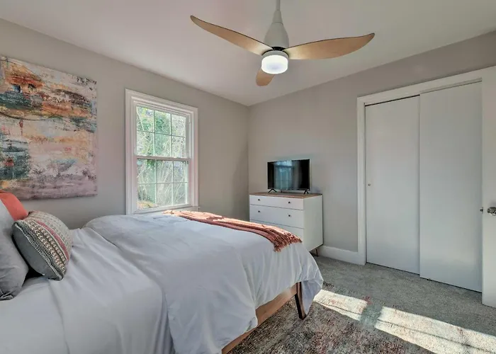 Holiday home Mid-century Modern In Ardmore Area!
