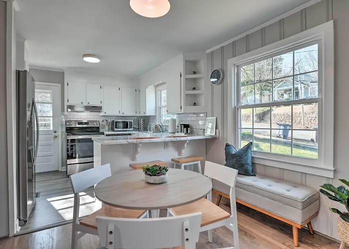 Holiday home Mid-century Modern In Ardmore Area!