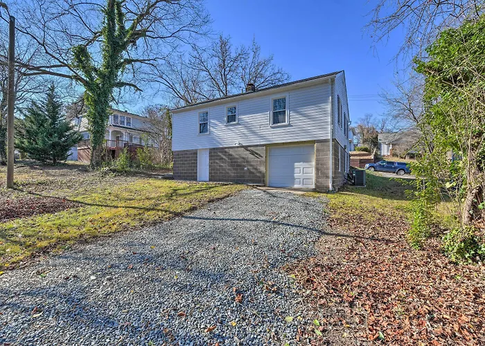 Holiday home Mid-century Modern In Ardmore Area!